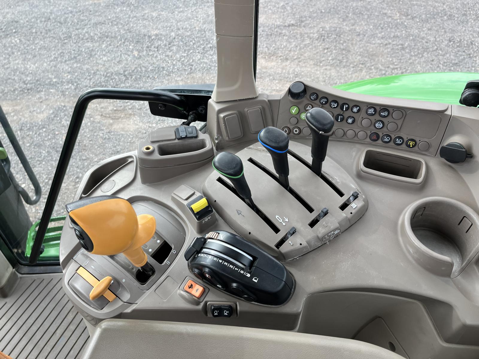 ./imagenes/INVOICE/2019/18102/JOHN DEERE 6145M (11).JPG